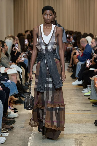 Look 10